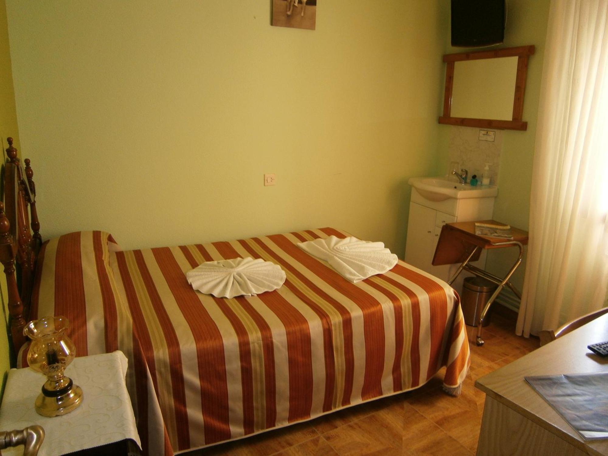 Hostal Camino De Santiago Fromista Room photo